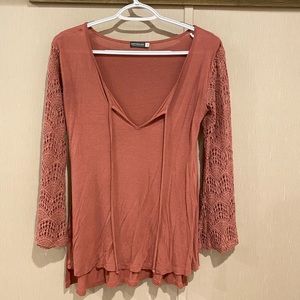 Women’s top, size small. Brand: Earthbound Trading Co.